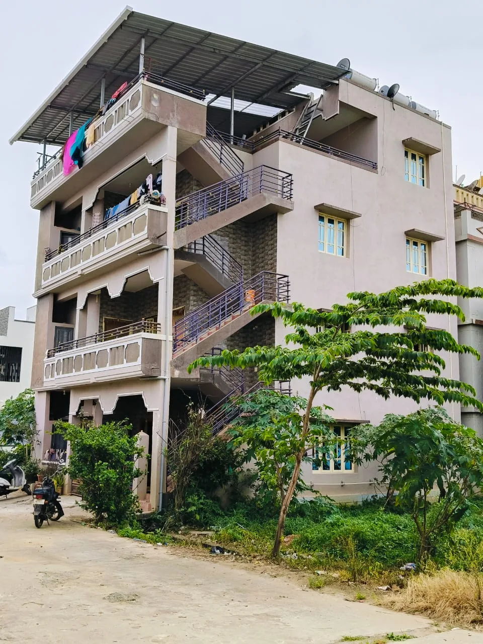 House for Sale in Hassan – G+2 Independent Building with Rental Income in Vijayanagar