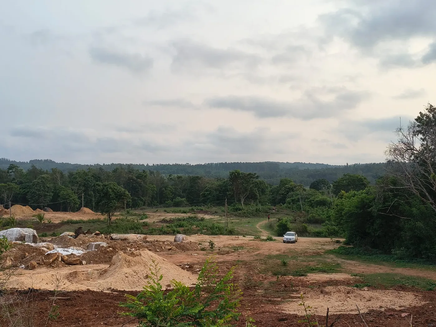 5 Acres Agriculture Land for Sale in Alur, Hassan – Scenic Semi-Malnad Farmland with Road Access